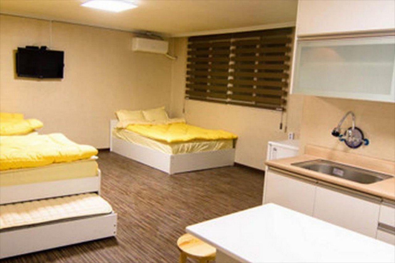 Yakorea Hostel Hongdae Seoul Exterior photo