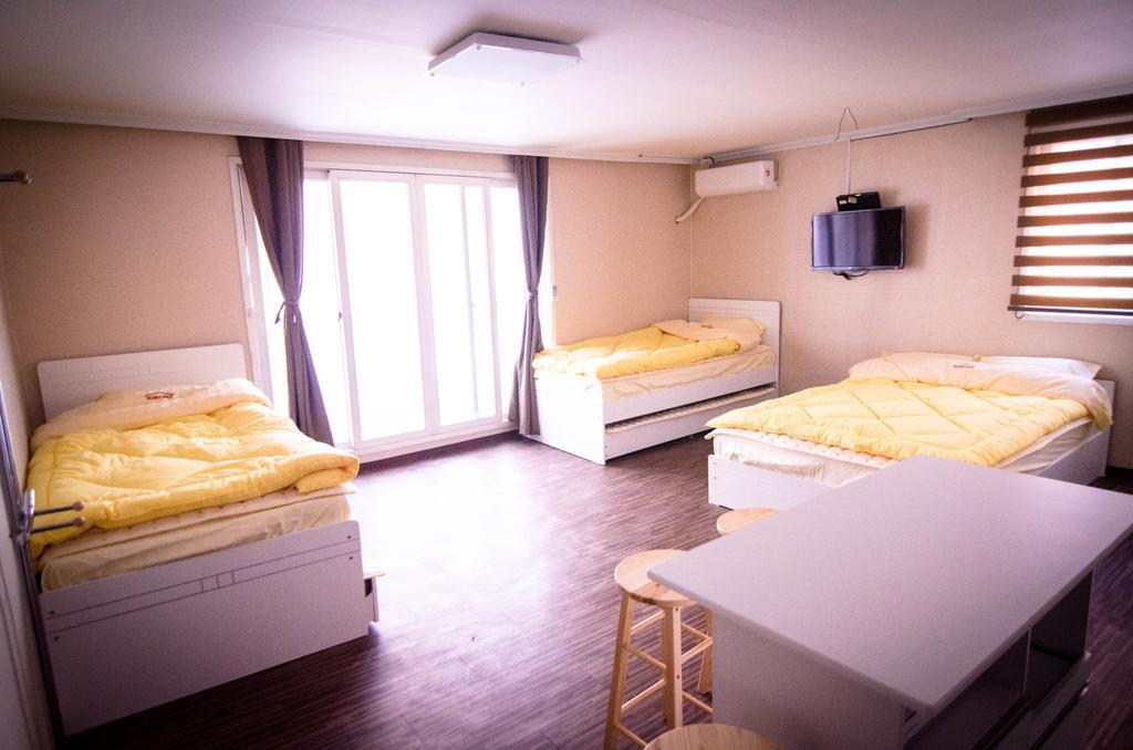 Yakorea Hostel Hongdae Seoul Exterior photo