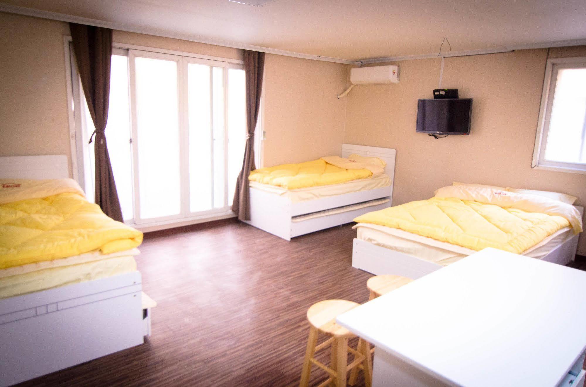 Yakorea Hostel Hongdae Seoul Exterior photo
