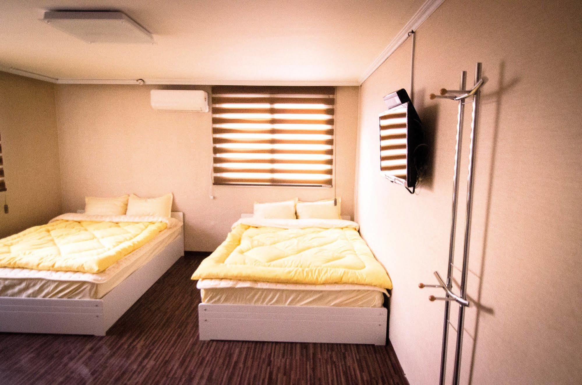 Yakorea Hostel Hongdae Seoul Exterior photo