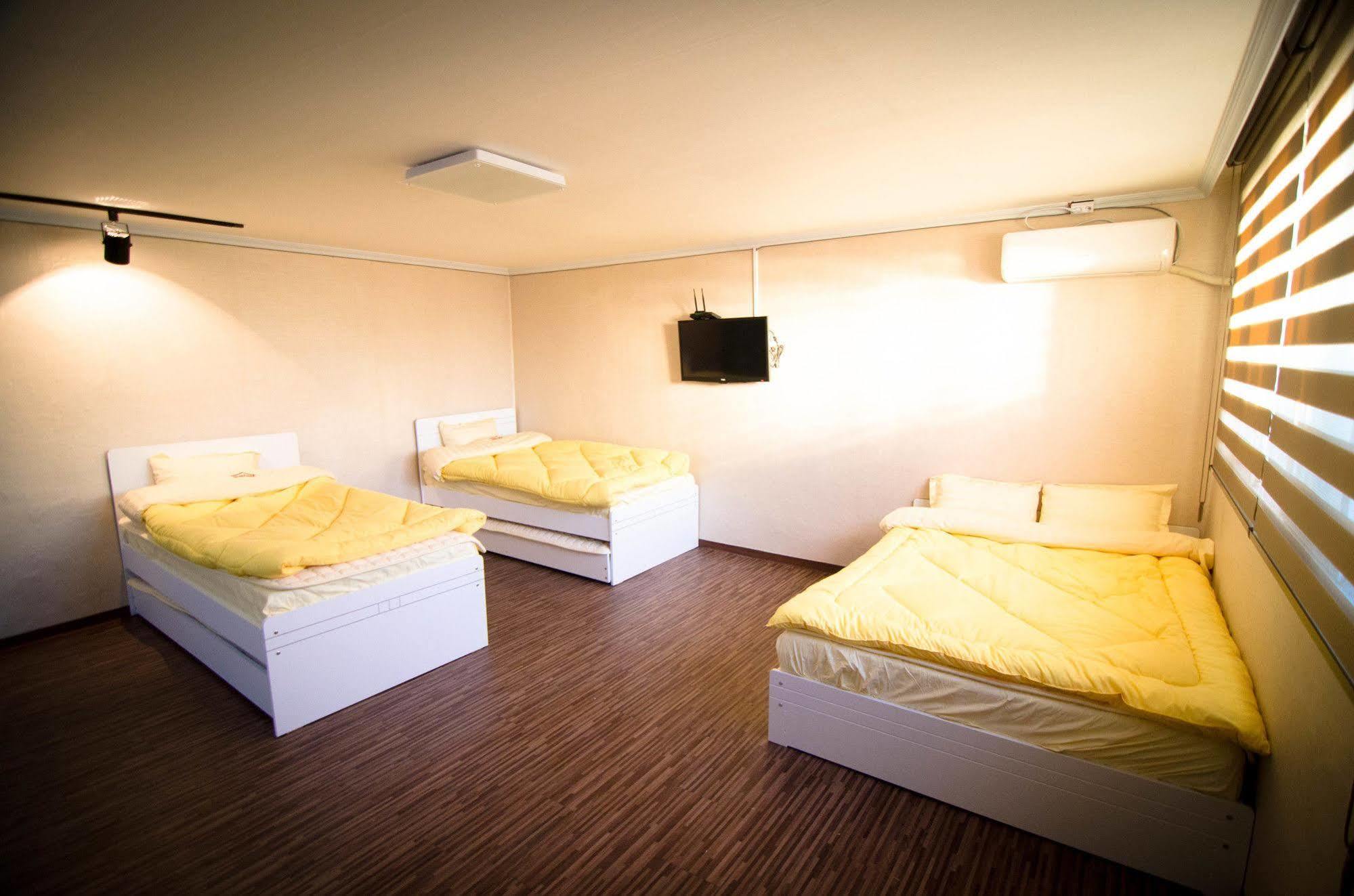 Yakorea Hostel Hongdae Seoul Exterior photo