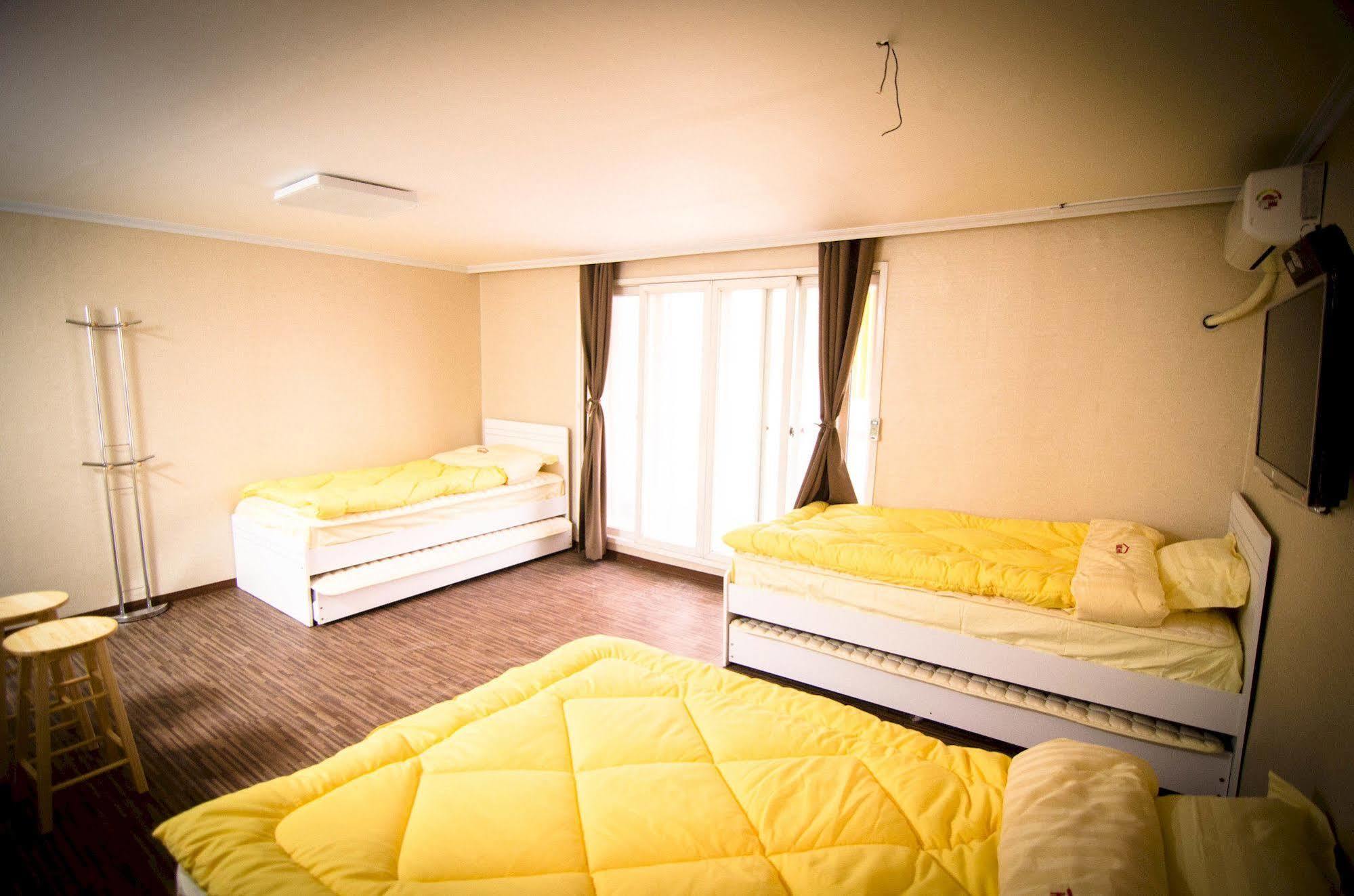 Yakorea Hostel Hongdae Seoul Exterior photo