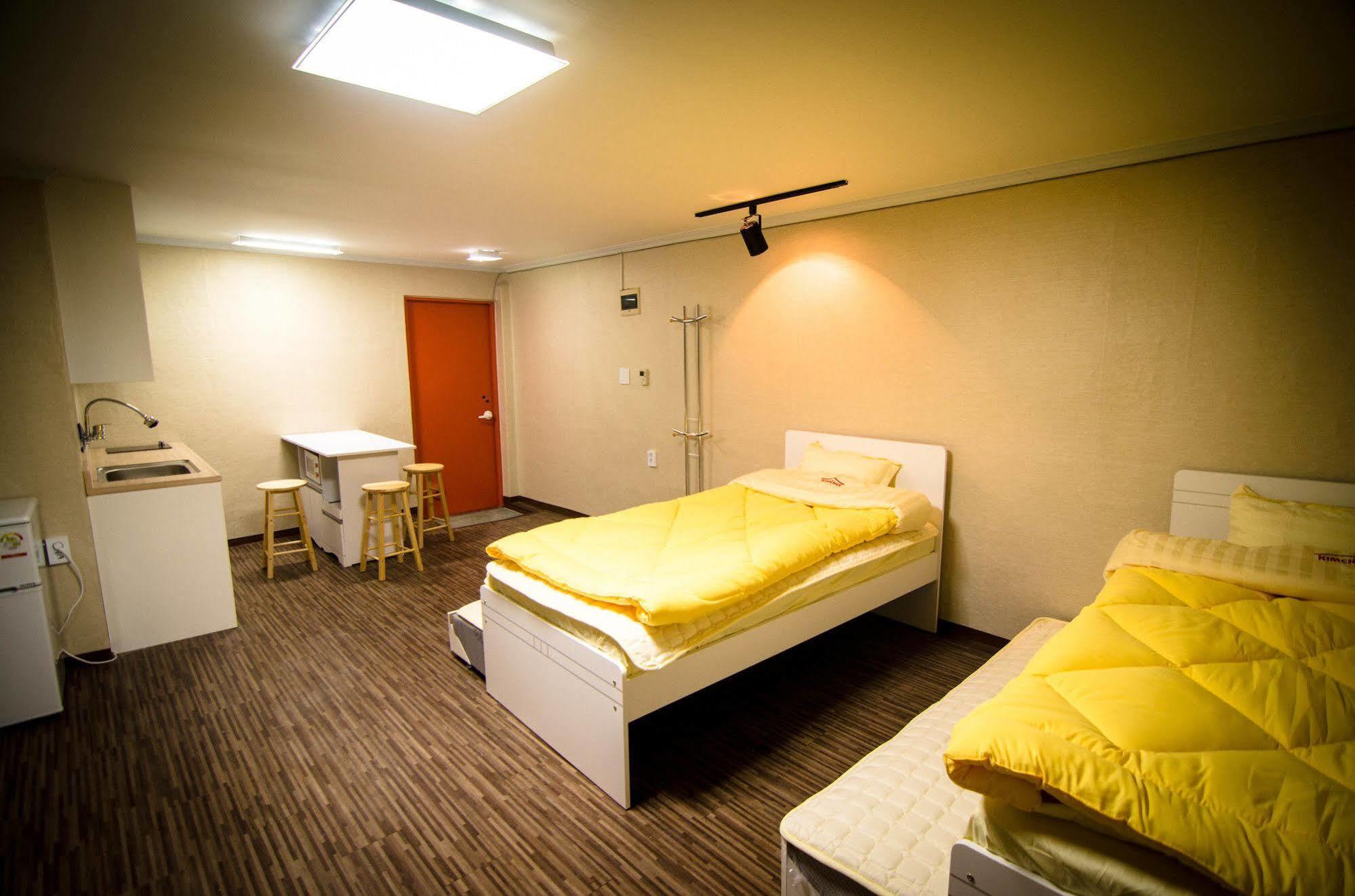 Yakorea Hostel Hongdae Seoul Exterior photo